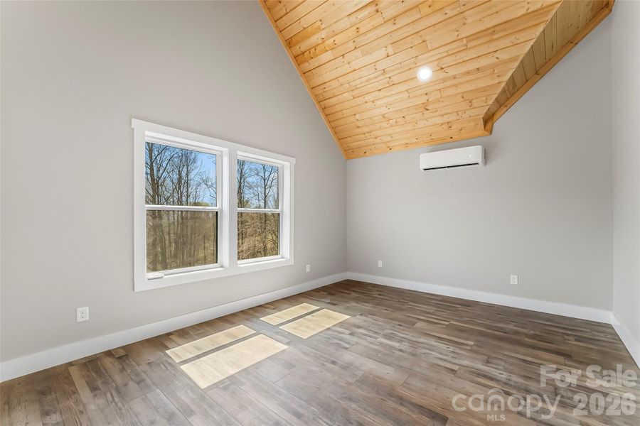 Spacious, unfurnished interior of a new home in , Marion (Image 35).