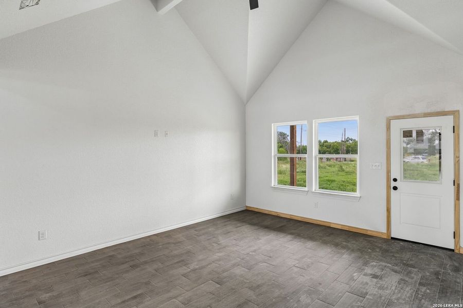 Spacious, unfurnished interior of a new home in , Natalia (Image 37).