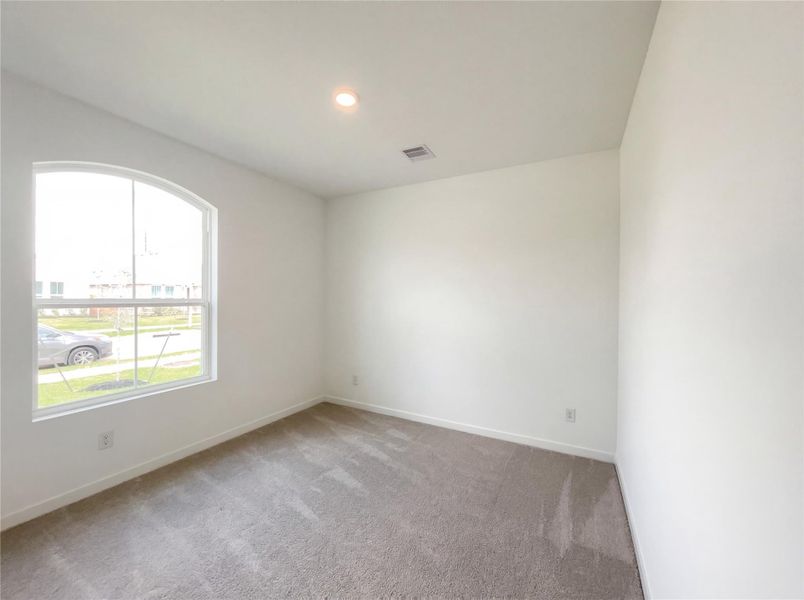 Spacious, unfurnished interior of a new home in Sunterra, Katy (Image 16).