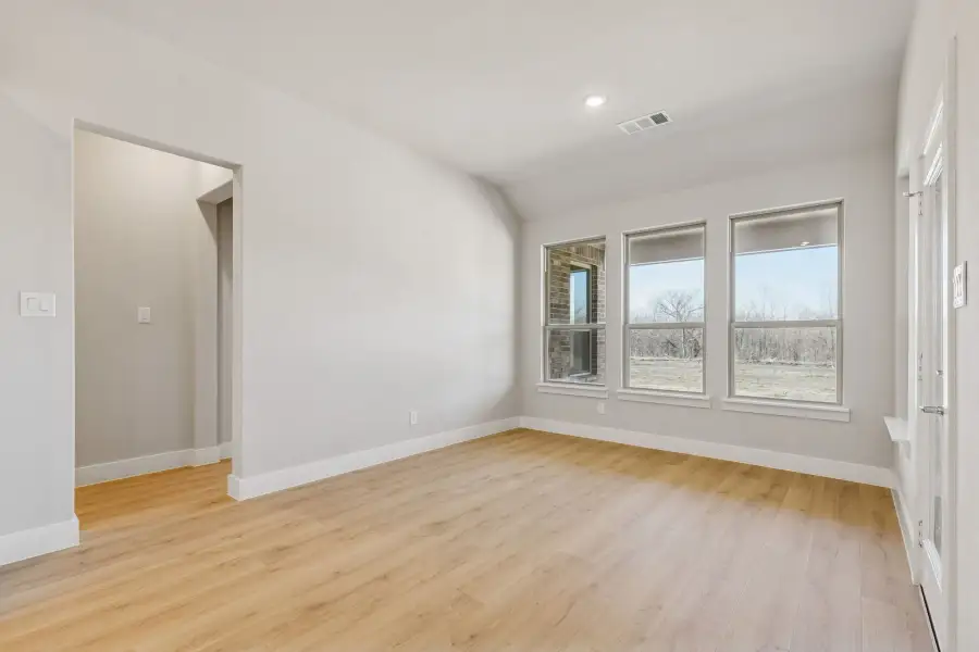 Representative unfurnished interior of a home built from the Halsted by Centre Living Homes in Ellis Ranch Estates, Waxahachie (Image 33).