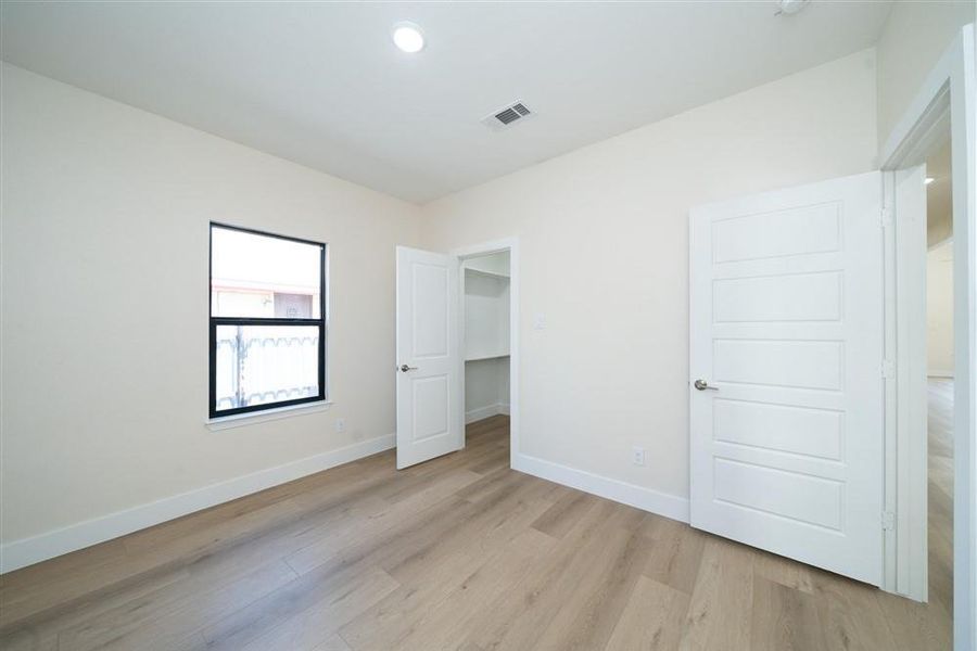 Spacious, unfurnished interior of a new home in , Dallas (Image 18).
