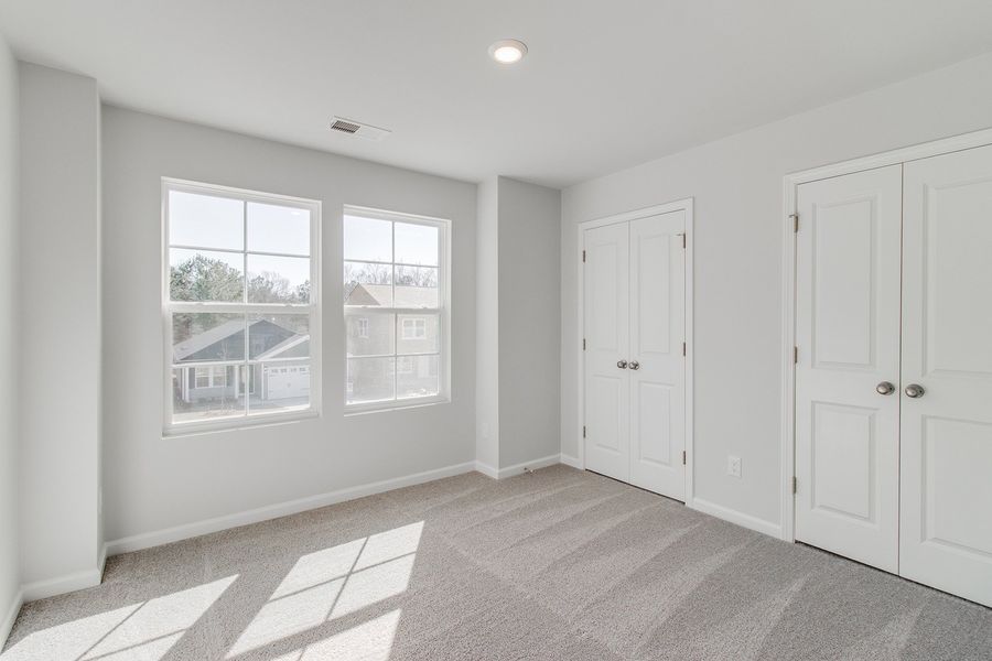 Spacious, unfurnished interior of a new home in Bluefield, Lexington (Image 29).