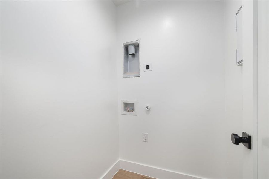 Spacious, unfurnished interior of a new home in , Dallas (Image 21).