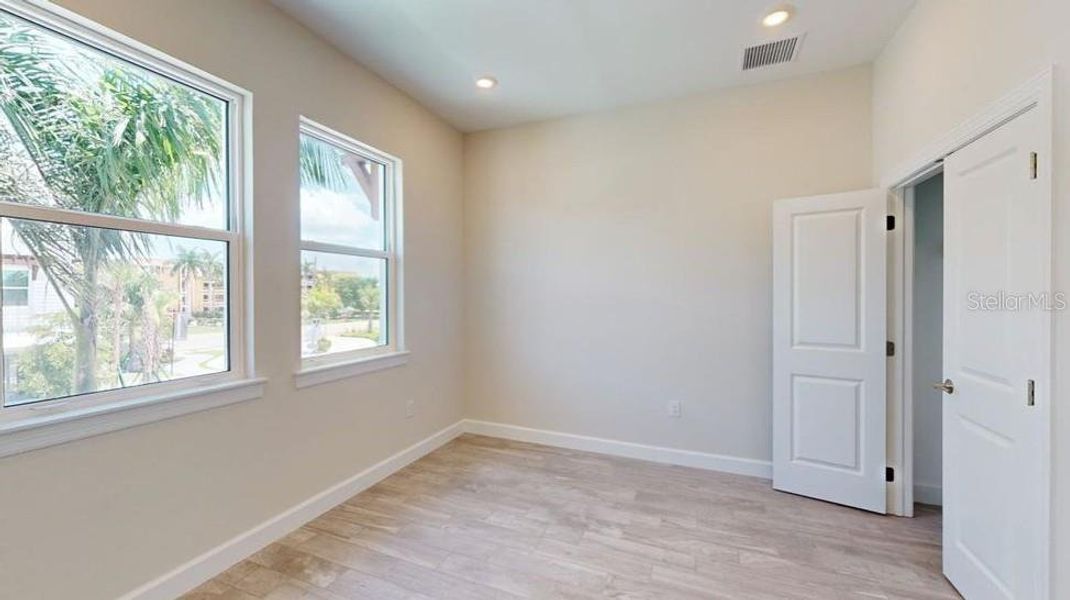 Spacious, unfurnished interior of a new home in Seahaven, Punta Gorda (Image 10). Spacious, unfurnished interior of a new home in Seahaven, Punta Gorda (Image 10).
