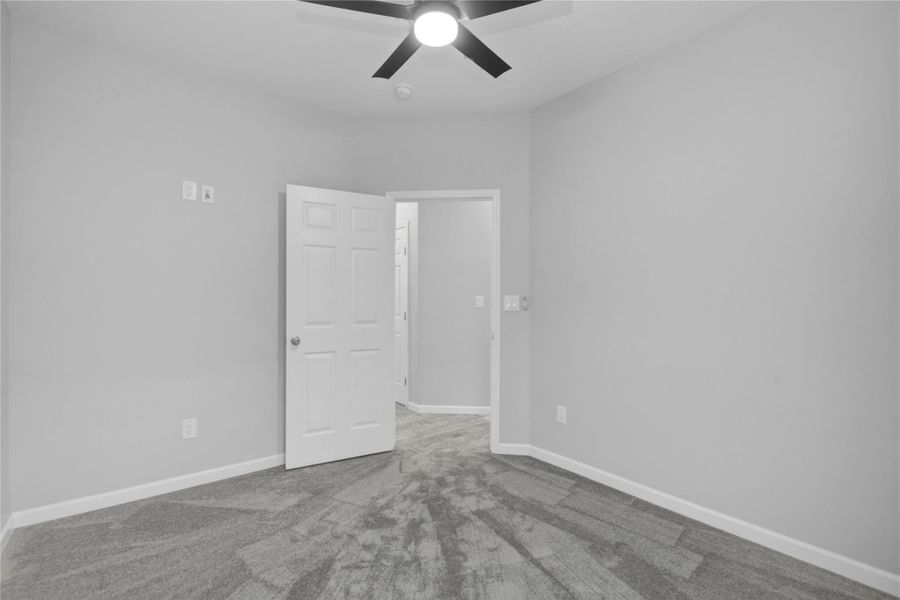 Spacious, unfurnished interior of a new home in , Freeport (Image 13).