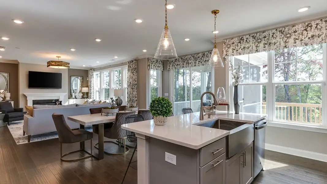 2816 Edison II Kitchen 3of3 F1