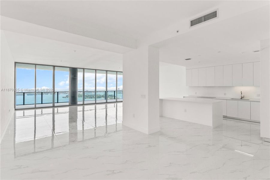 Spacious, unfurnished interior of a new home in Aria Reserve, Miami (Image 15).