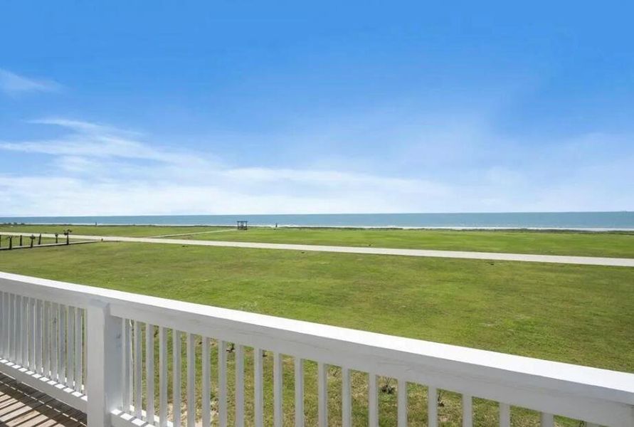 Exterior details and patio area of a home in , Bolivar (Image 3).