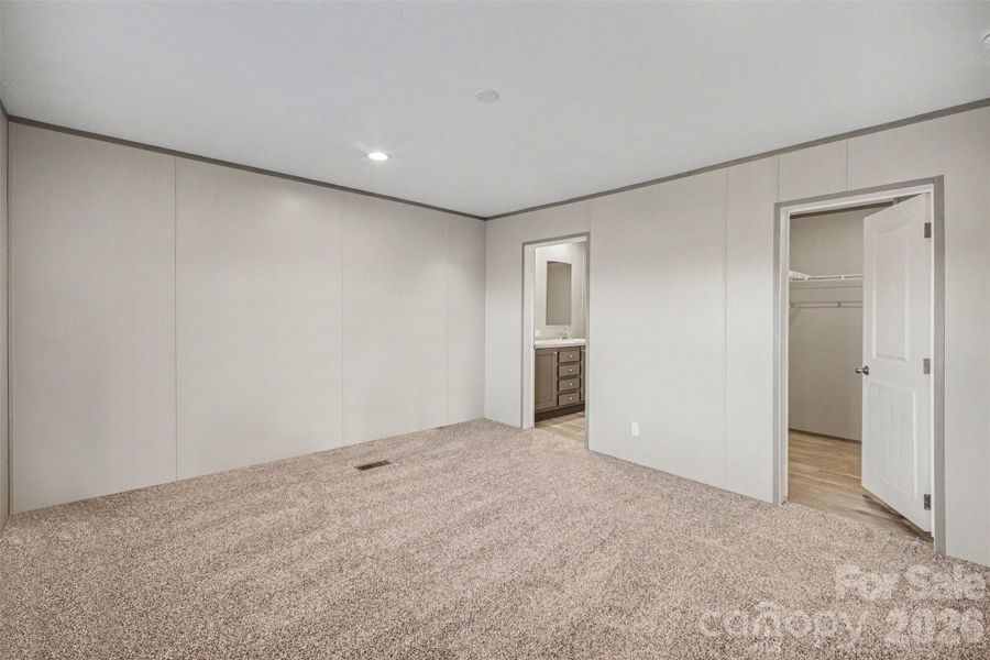 Spacious, unfurnished interior of a new home in , Shelby (Image 13).