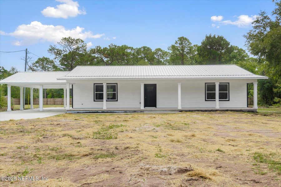 Exterior details and patio area of a home in , Palatka (Image 16).