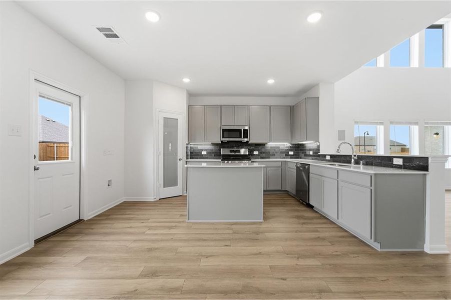 Furnished interior view inside a new home in Saddlebrook Estates, Waxahachie (Image 11).