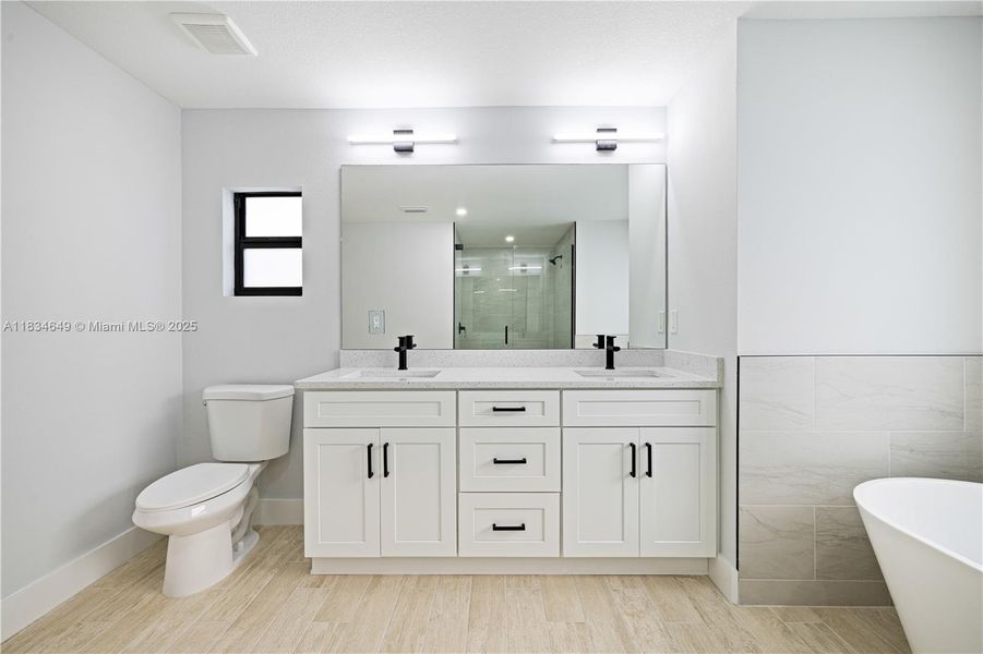 Furnished interior view inside a new home in , Lehigh Acres (Image 9).