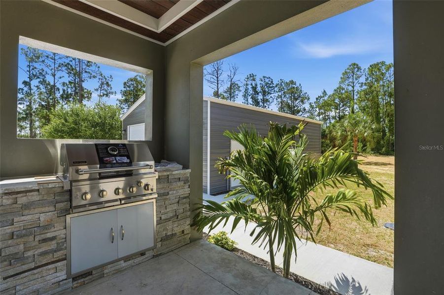 Exterior details and patio area of a home in , Labelle (Image 26).