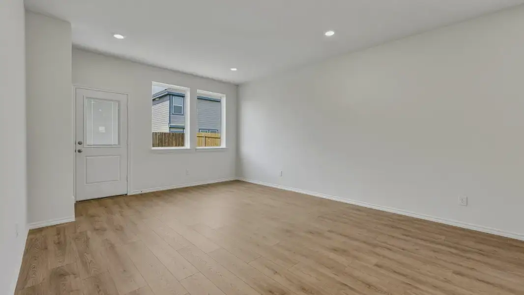 Spacious, unfurnished interior of a new home in Arbor Trails North, Princeton (Image 5).