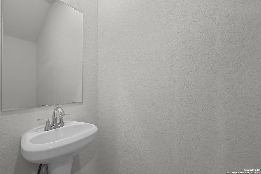 Close-up of interior finishes inside a home in Rosemont Hill, San Antonio (Image 11).