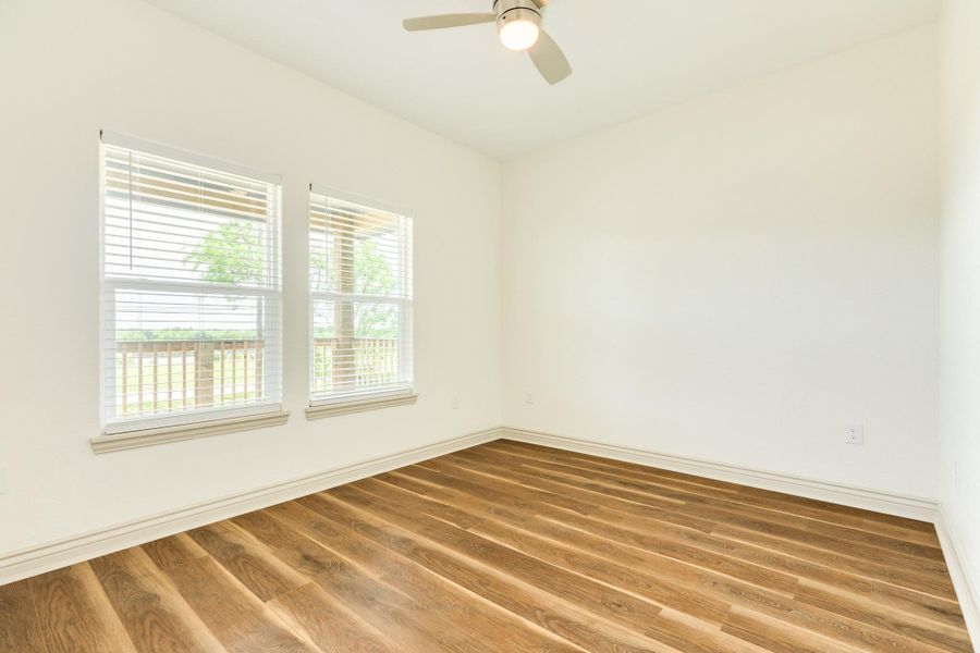 Spacious, unfurnished interior of a new home in , Oyster Creek (Image 20).