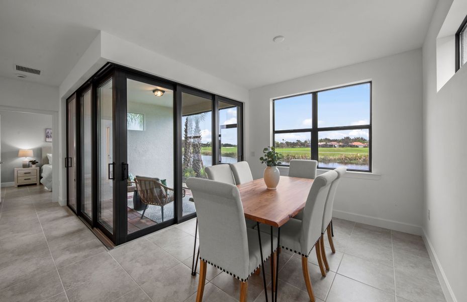 Café area off of the kitchen