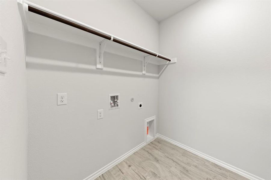 04. 2512 Russell - Utility