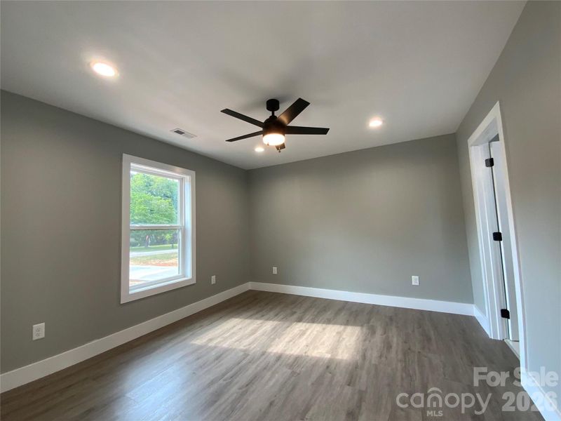 Spacious, unfurnished interior of a new home in , Forest City (Image 11).