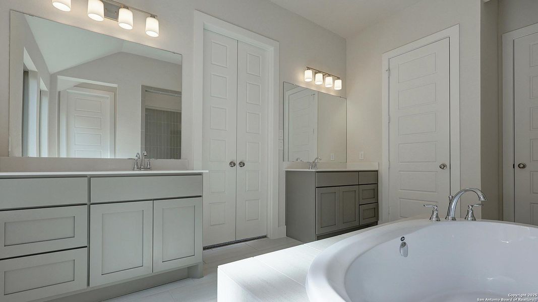 Furnished interior view inside a new home in Ladera 50', San Antonio (Image 5). Furnished interior view inside a new home in Ladera 50', San Antonio (Image 5).