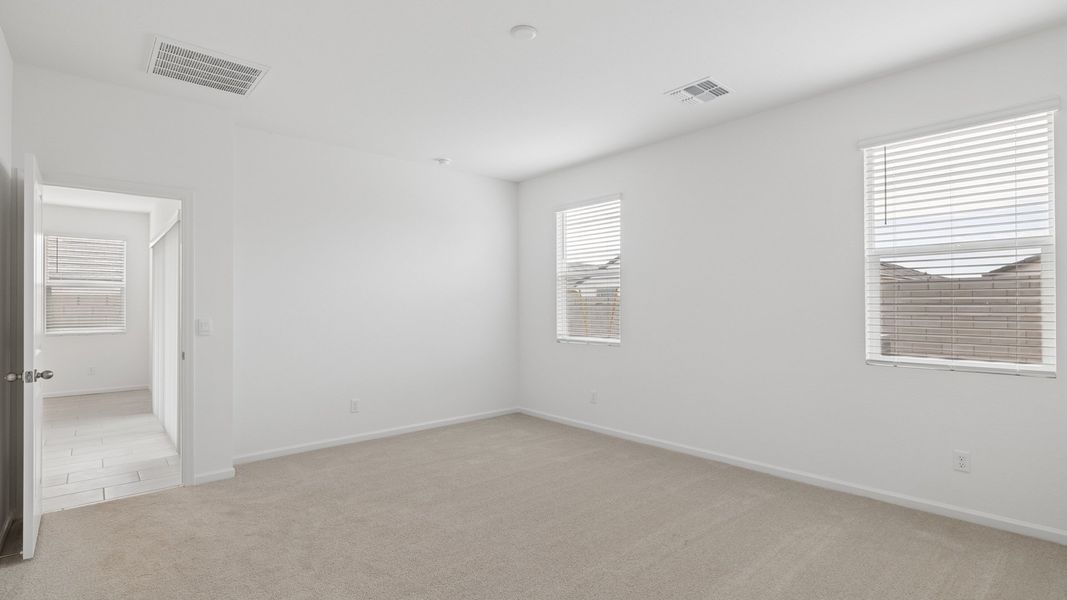 Spacious, unfurnished interior of a new home in Copper Falls, Buckeye (Image 25).
