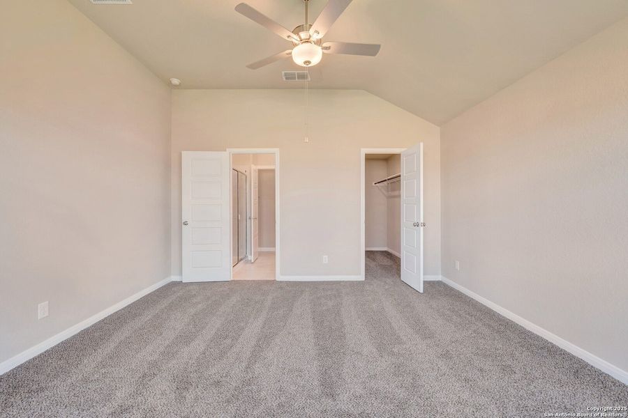Spacious, unfurnished interior of a new home in Park Place, New Braunfels (Image 32).