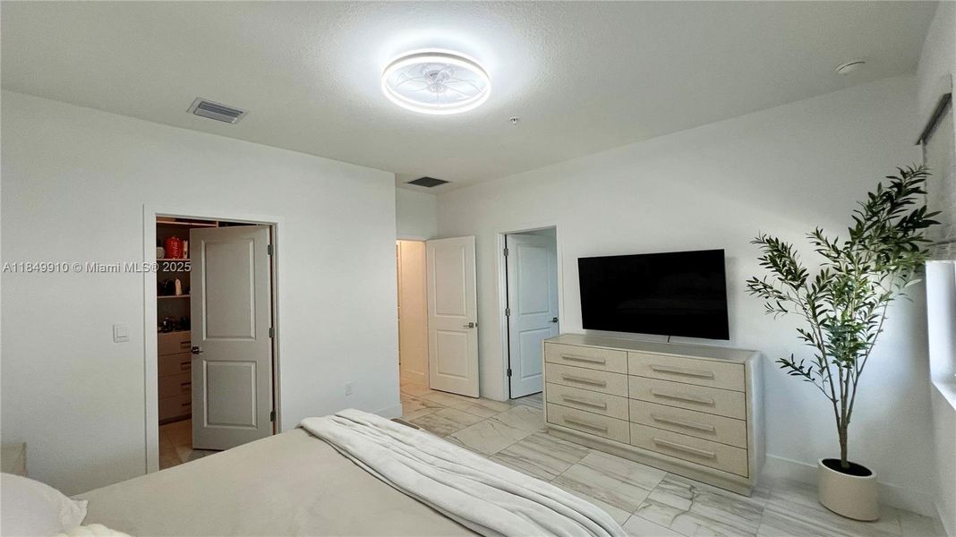 Image 53 of a home in .