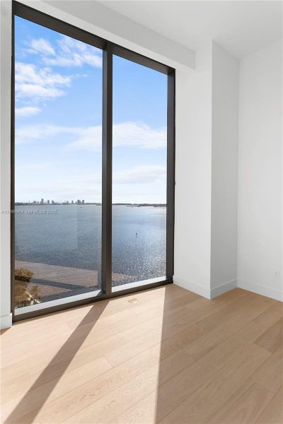 Spacious, unfurnished interior of a new home in , Miami (Image 15).