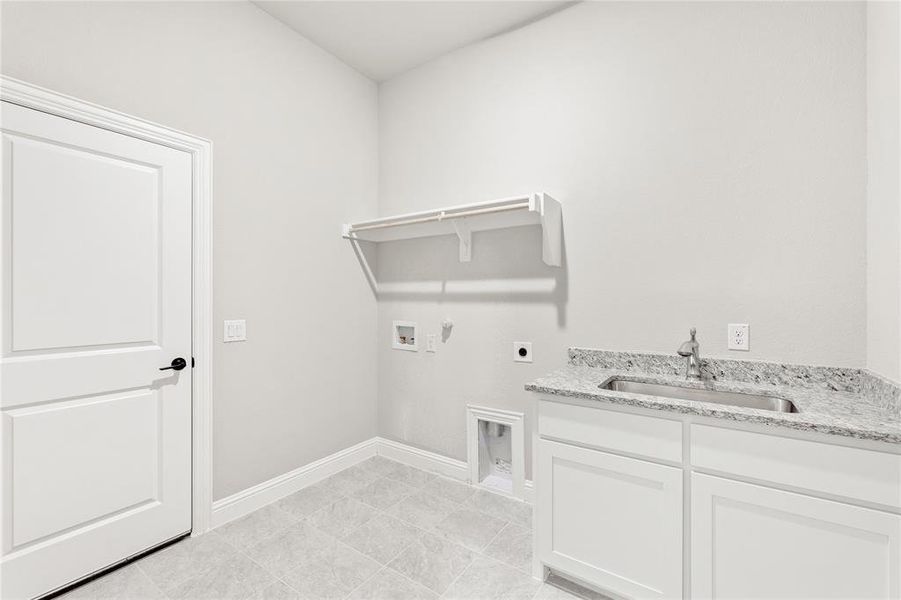 Furnished interior view inside a new home in Crystal Lake Estates, Red Oak (Image 6).