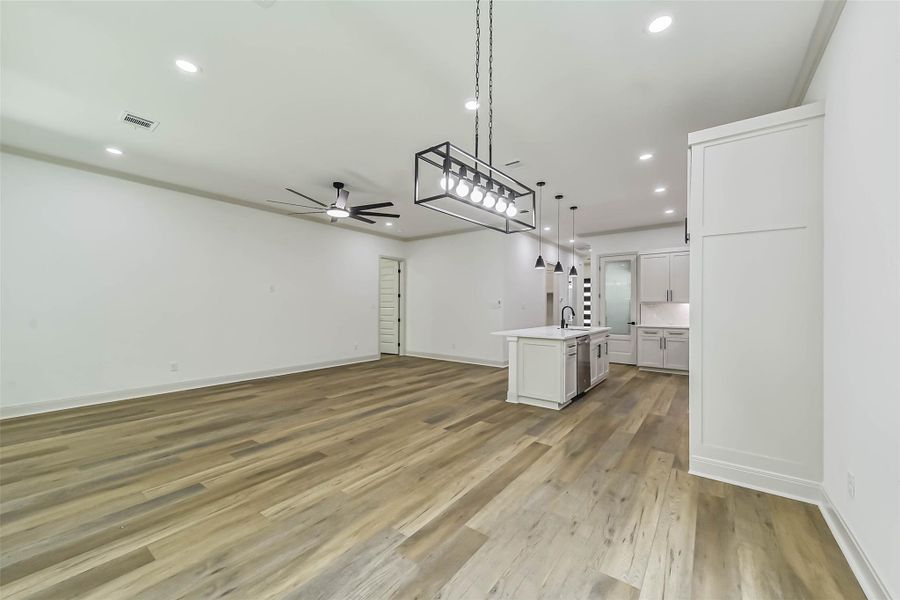 Spacious, unfurnished interior of a new home in , Tomball (Image 23). Spacious, unfurnished interior of a new home in , Tomball (Image 23).