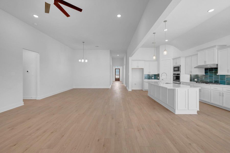 Spacious, unfurnished interior of a new home in Lone Star Landing, Montgomery (Image 35).