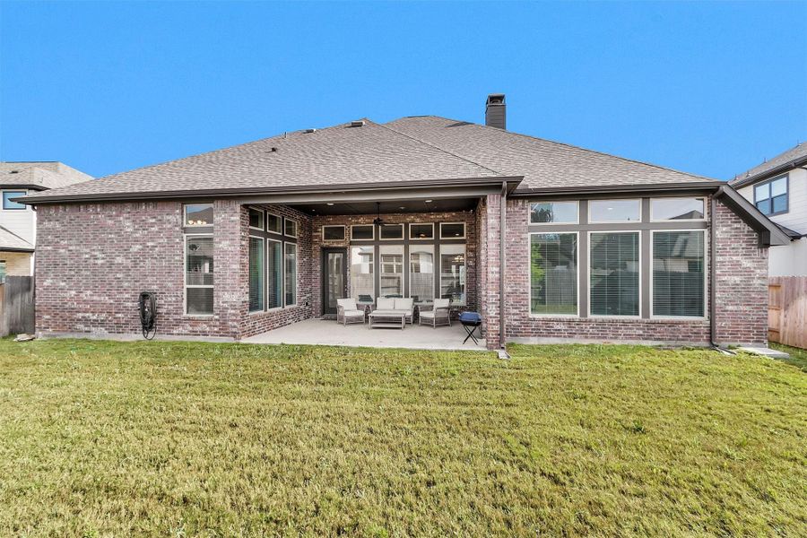 Exterior details and patio area of a home in Artavia 70′, Conroe (Image 24).