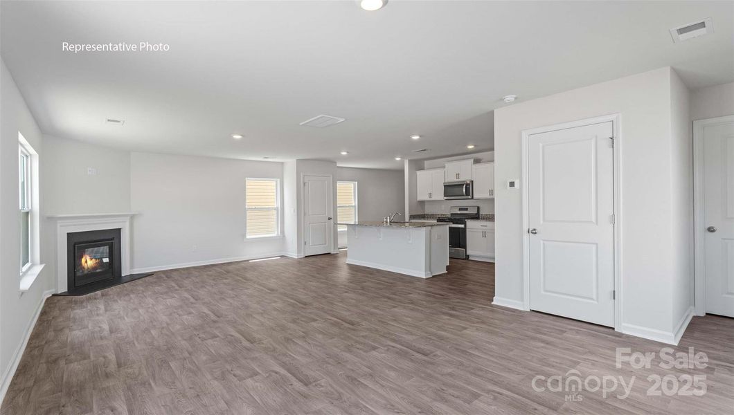 Spacious, unfurnished interior of a new home in Clark Creek Landing, Lincolnton (Image 14).