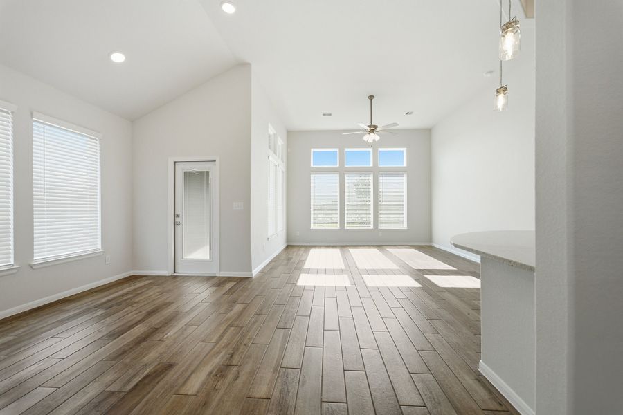 Spacious, unfurnished interior of a new home in Ashland, Richwood (Image 13).