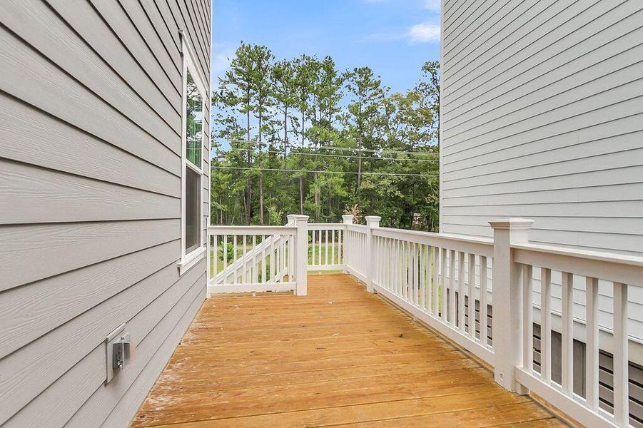 Exterior details and patio area of a home in Heron Preserve, Hanahan (Image 20).