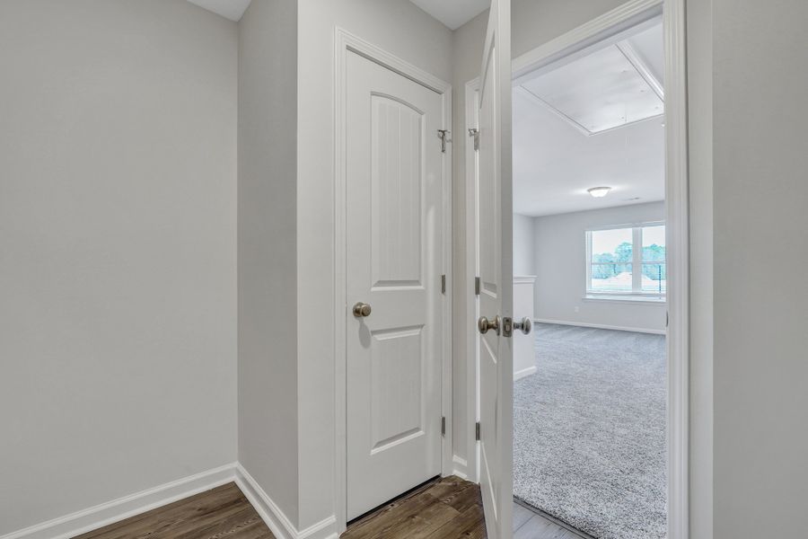 Spacious, unfurnished interior of a new home in Lakeview Pines, Statesboro (Image 20).