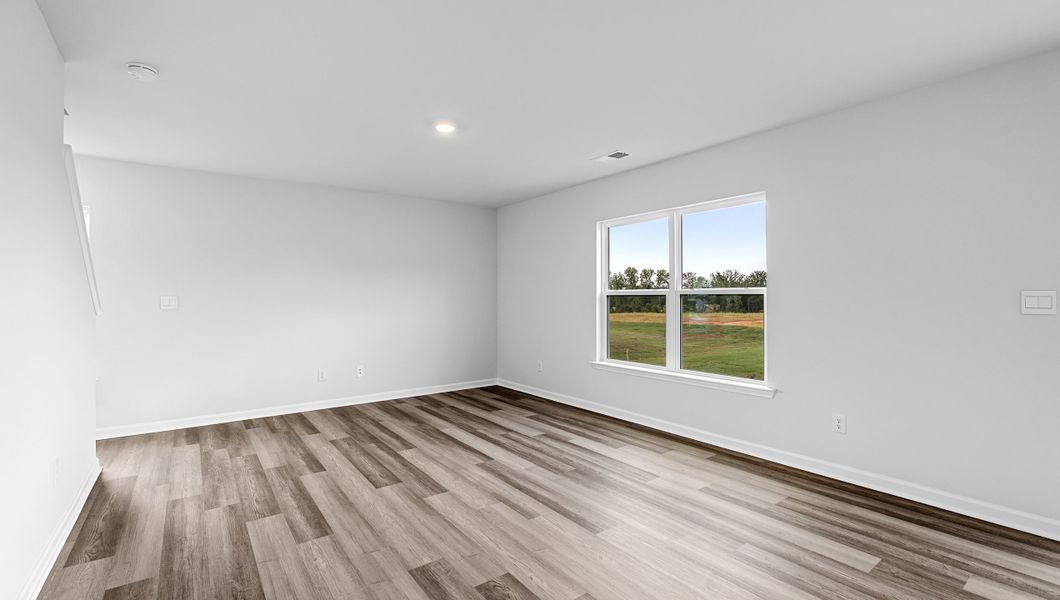 Spacious, unfurnished interior of a new home in Cedar Gap, Fountain Inn (Image 19).