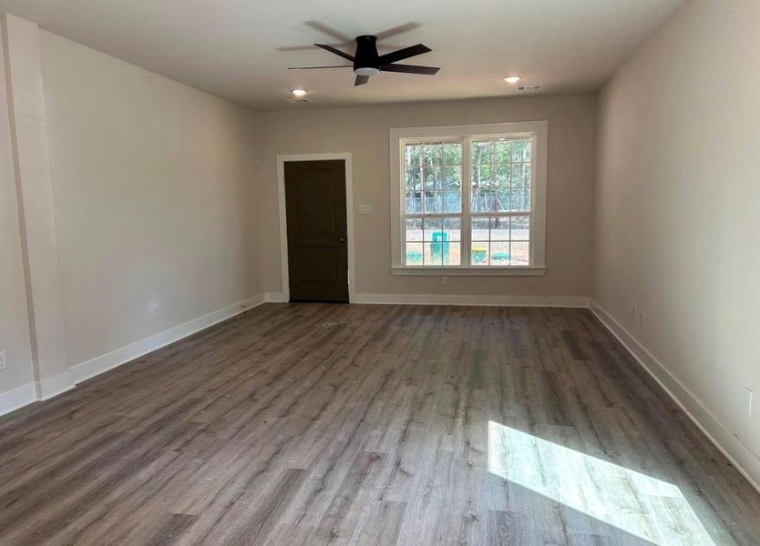 Spacious, unfurnished interior of a new home in , Livingston (Image 13).
