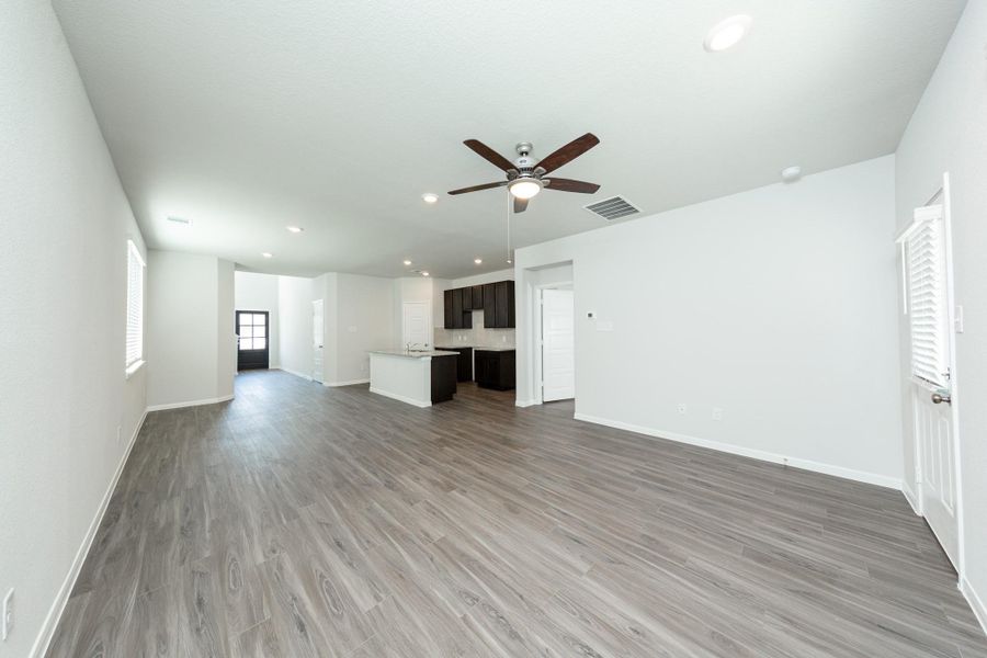Spacious, unfurnished interior of a new home in Bammel Oaks, Houston (Image 9).