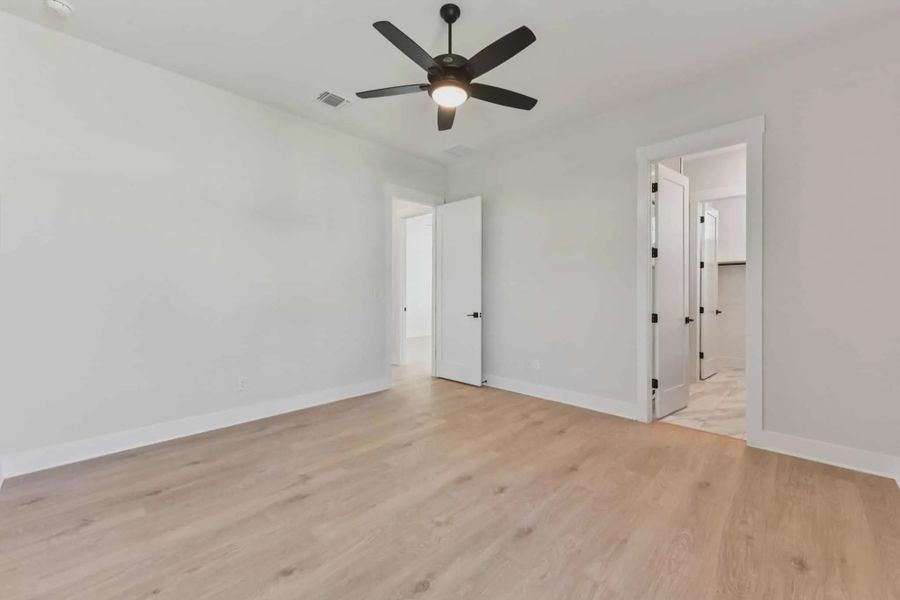 Representative unfurnished interior of a home built from the Franklin by Chesmar Homes in Feathergrass, Fulshear (Image 22).