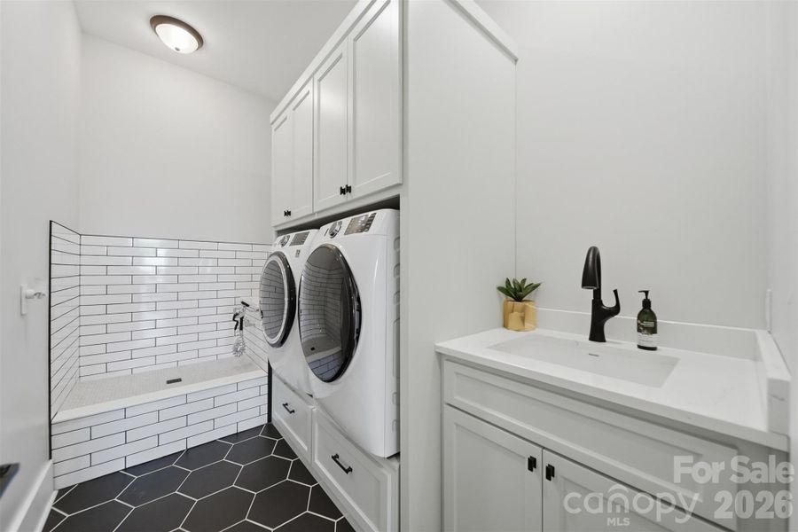 Furnished interior view inside a new home in , Hickory (Image 32).