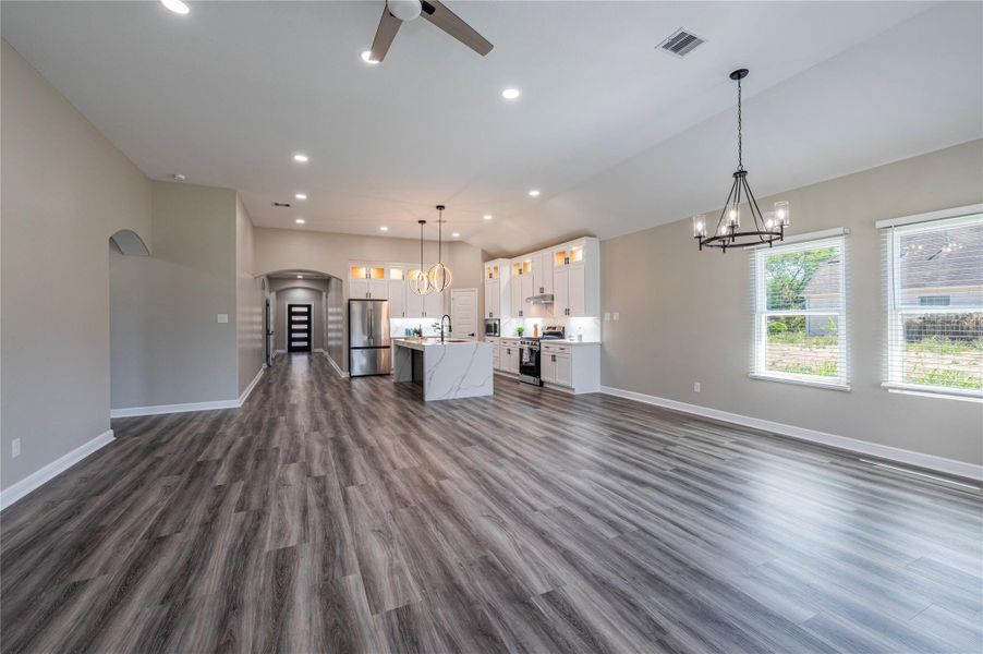 Spacious, unfurnished interior of a new home in , Houston (Image 40).