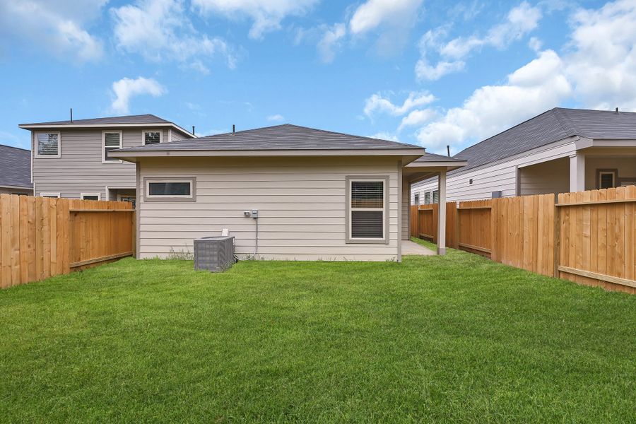 Representative exterior details of a home built from the Floor Plan 1427 by Colina Homes in River Ranch, Dayton (Image 25).