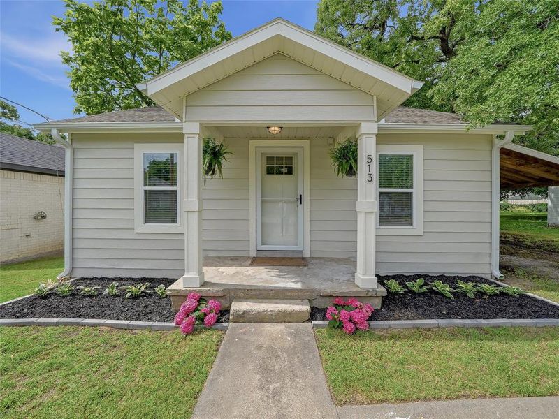 Exterior details and patio area of a home in , Weatherford (Image 3). Exterior details and patio area of a home in , Weatherford (Image 3).