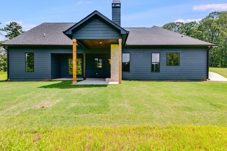 Exterior details and patio area of a home in , Dallas (Image 4).