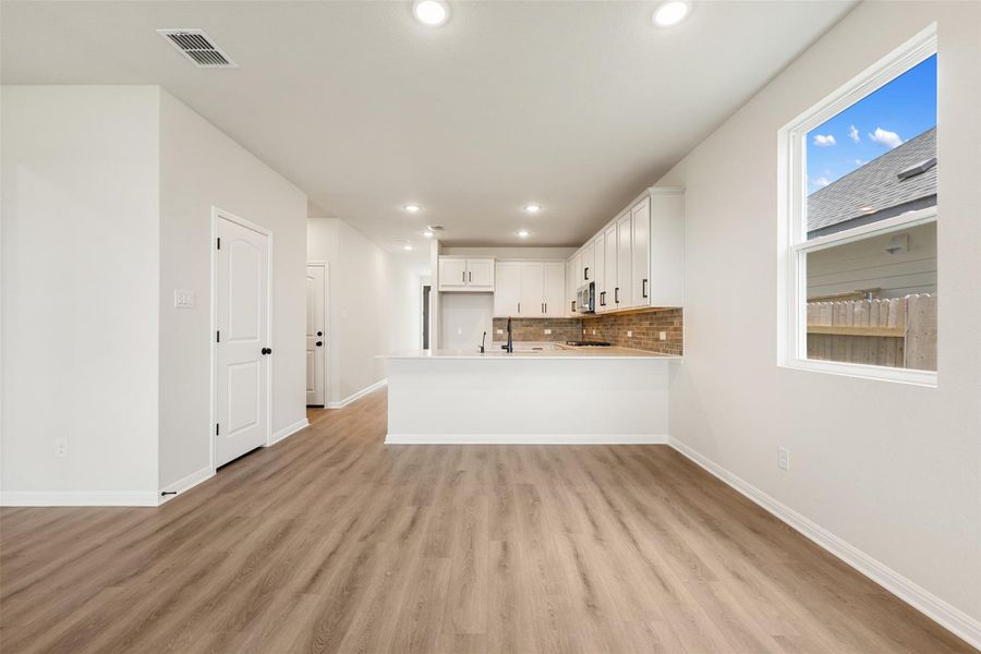 Spacious, unfurnished interior of a new home in Patterson Ranch, Georgetown (Image 33).