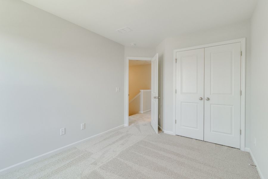 Spacious, unfurnished interior of a new home in Astoria, Columbia (Image 27).