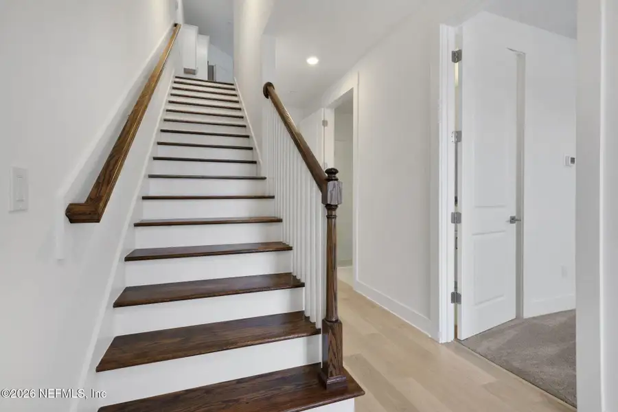Spacious, unfurnished interior of a new home in , Jacksonville Beach (Image 36).