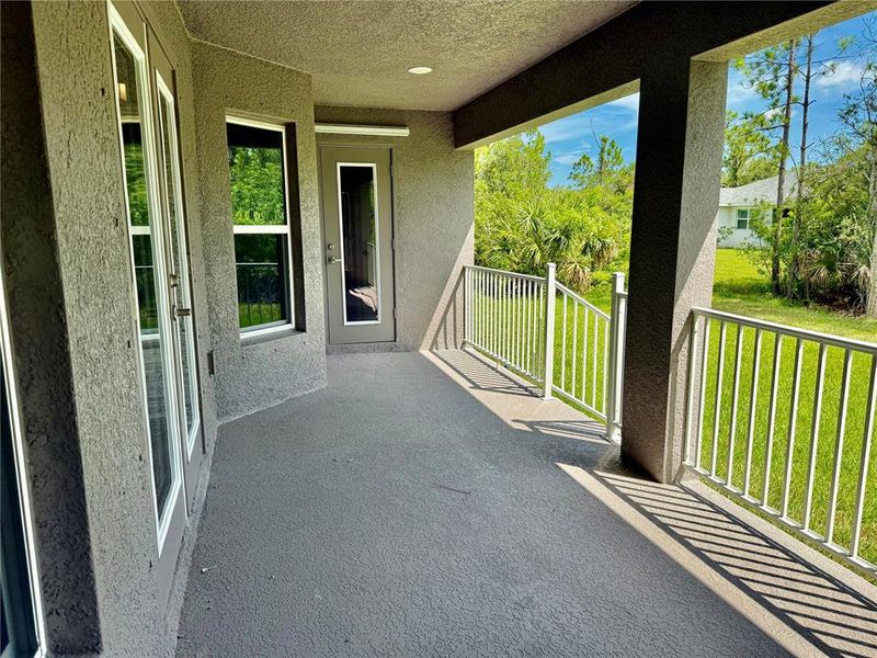 Spacious, unfurnished interior of a new home in Port Charlotte, Port Charlotte (Image 14).