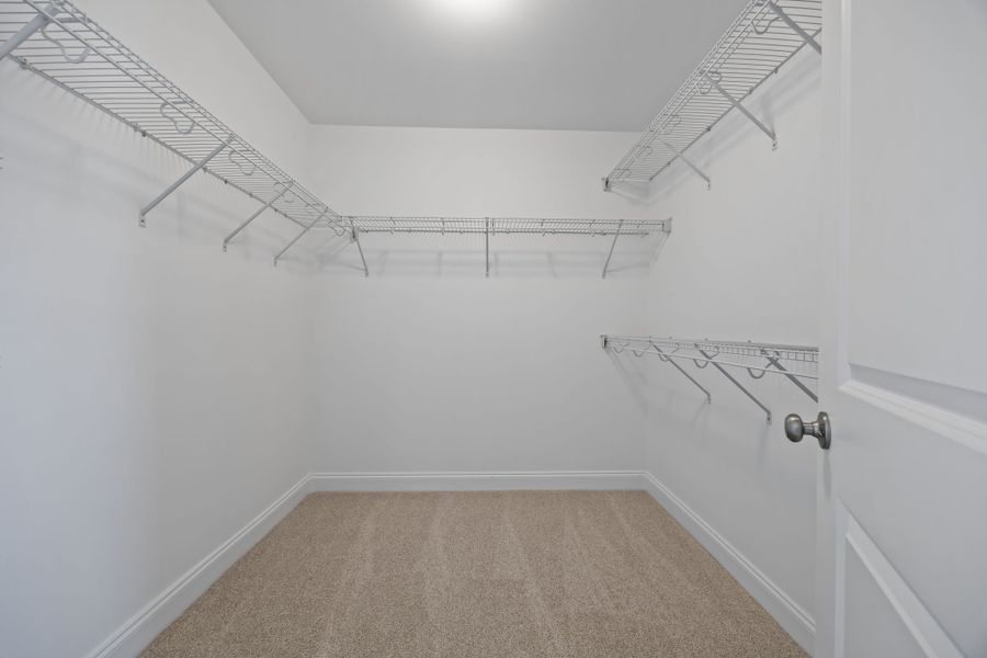 Spacious, unfurnished interior of a new home in Davenport Farms, Winterville (Image 31).